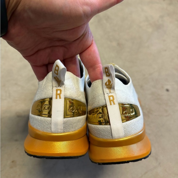 Brooks Levitate 4 Victory Edition White Gold Womens 8.5 Running Shoe 1203351B102 - Picture 6 of 6